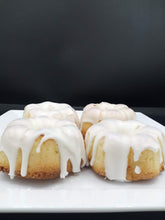 Load image into Gallery viewer, Mini pound cakes
